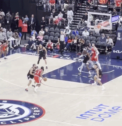 8-0打停太阳！哈登连送3助攻 助比尔飚进2三分+祖巴茨篮下抛进