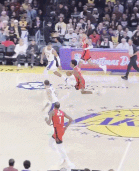 干得好兄弟！里夫斯頂防迫使阿門降速 東契奇黃雀在后送排球血帽